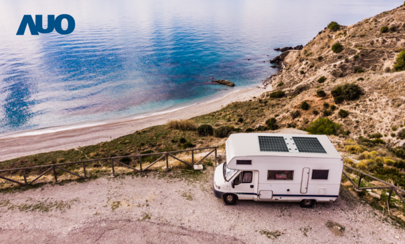 「可撓輕量化太陽光電板SunCurva」使用輕量特殊耐候型複合板取代傳統太陽能板的玻璃前板，不僅降低70%重量，每米平方僅3Kg；具有抗衝擊性能及通過電磁相容性測試，可應用於交通運輸工具，如露營車、遊艇等